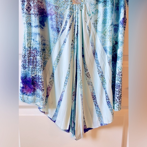 World Unity Blouse - Picture 3 of 7